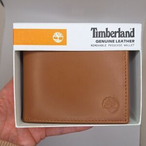 Timberland Men's Tan enuine leather wallet removable Pass case